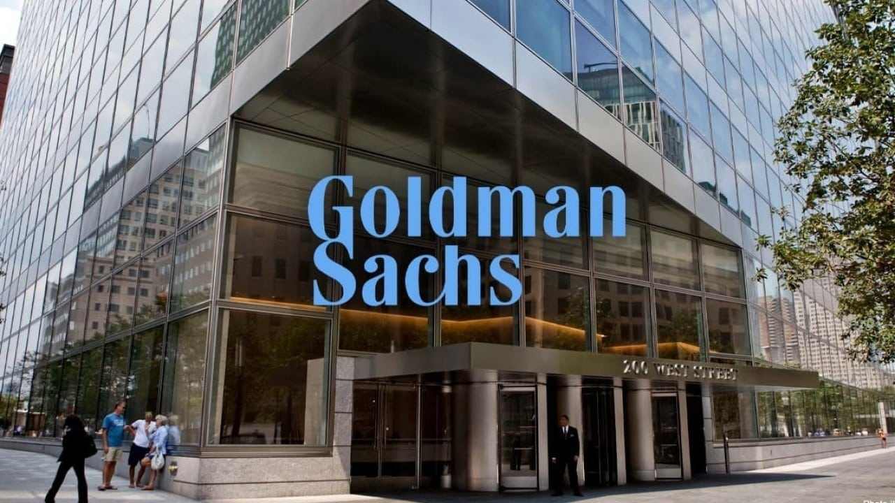 US Dollar Stability: Goldman Sachs CEO Dismisses Bitcoin as a Threat